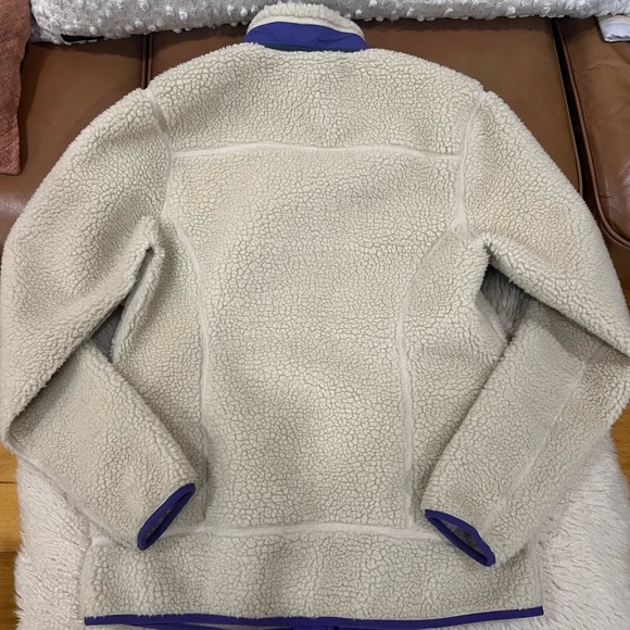 Patagonia Cream Fleece Jacket with Purple Accents - Picture 3 of 3
